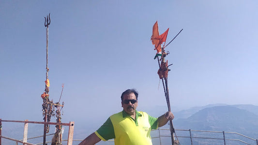 Blind man climbes Maharashtra's highest mountain peak - Kalsubai at 5400 feet