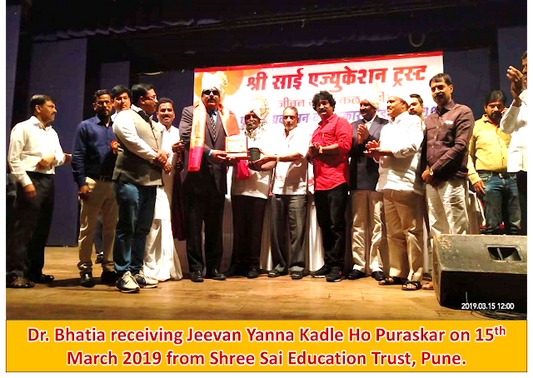 Dr. Bhavesh Bhatia receiving the 'Jeevan Yanha Kadle hoo puraskar' from Shree Sai education trust, Pune on 15 March 2019